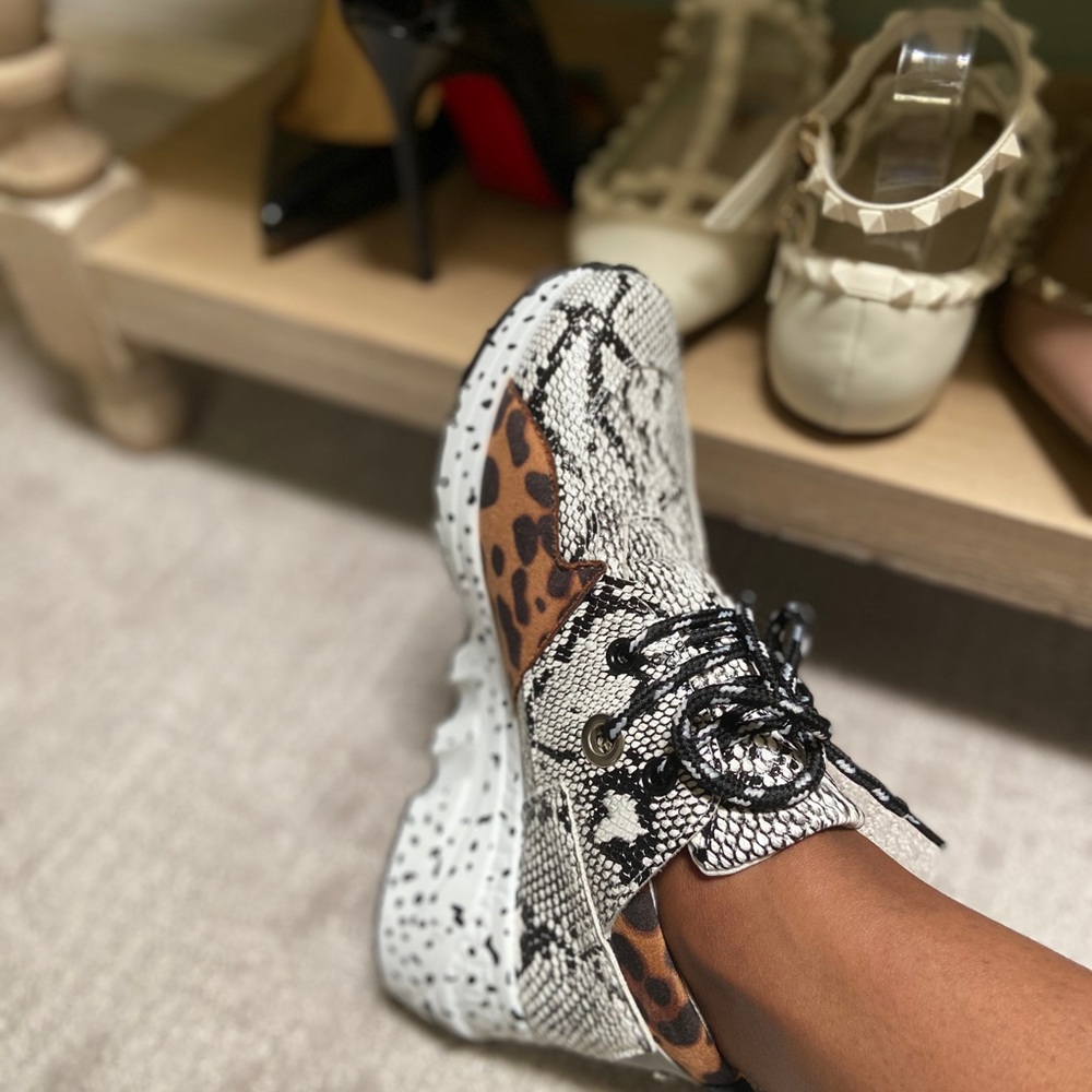 Last Size 7 AND 9❤️Animal Print Sneakers - Picture 4 of 9